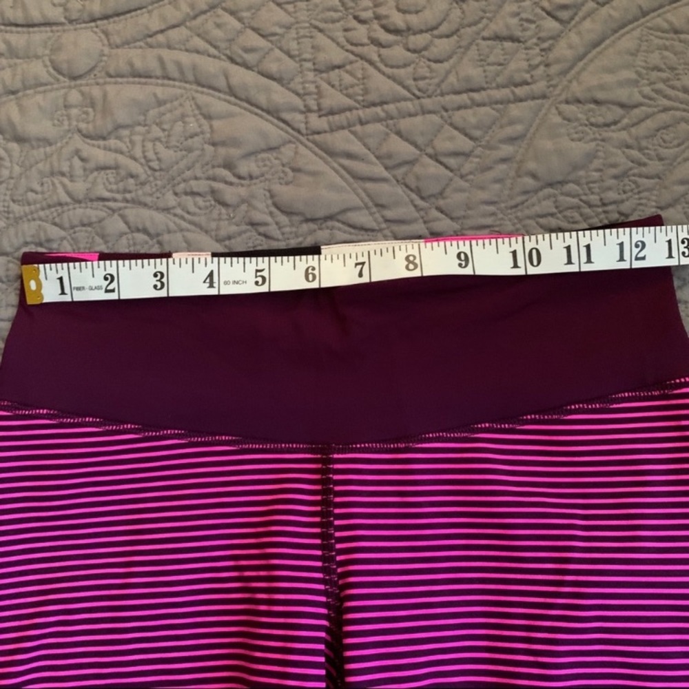 Lululemon  stripped crop leggings size 4  XS - Picture 8 of 8